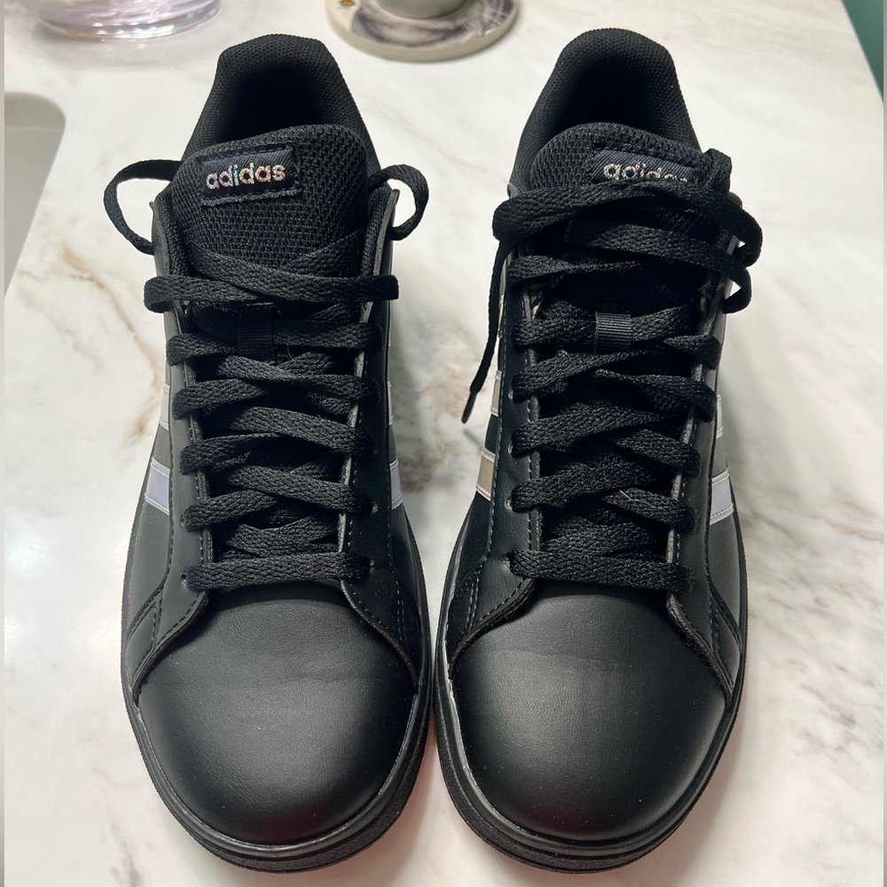 Adidas Grand Court, size 6.5 boys